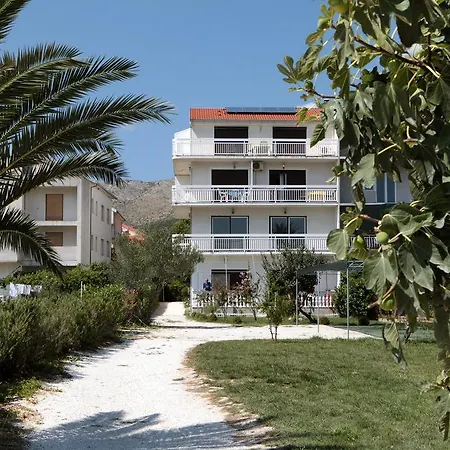 M&n * Trogir
