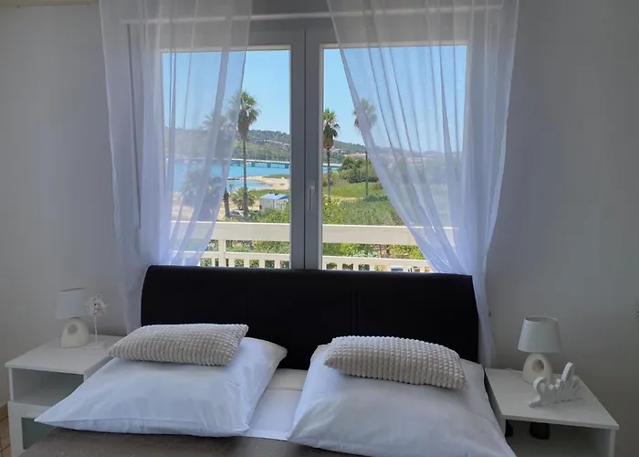 M&n * Trogir