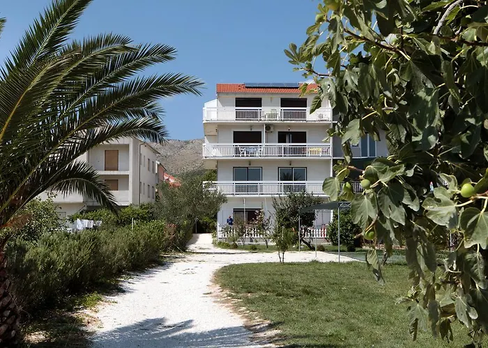 M&n * Trogir