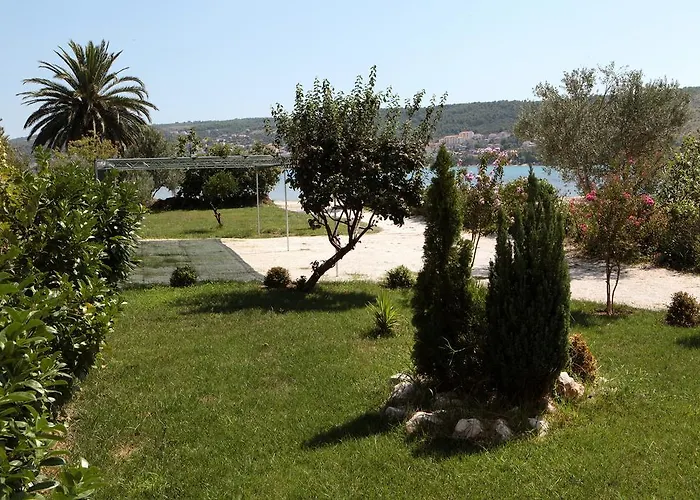 M&n * Trogir